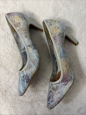 ANDREW GELLER Lace Heels